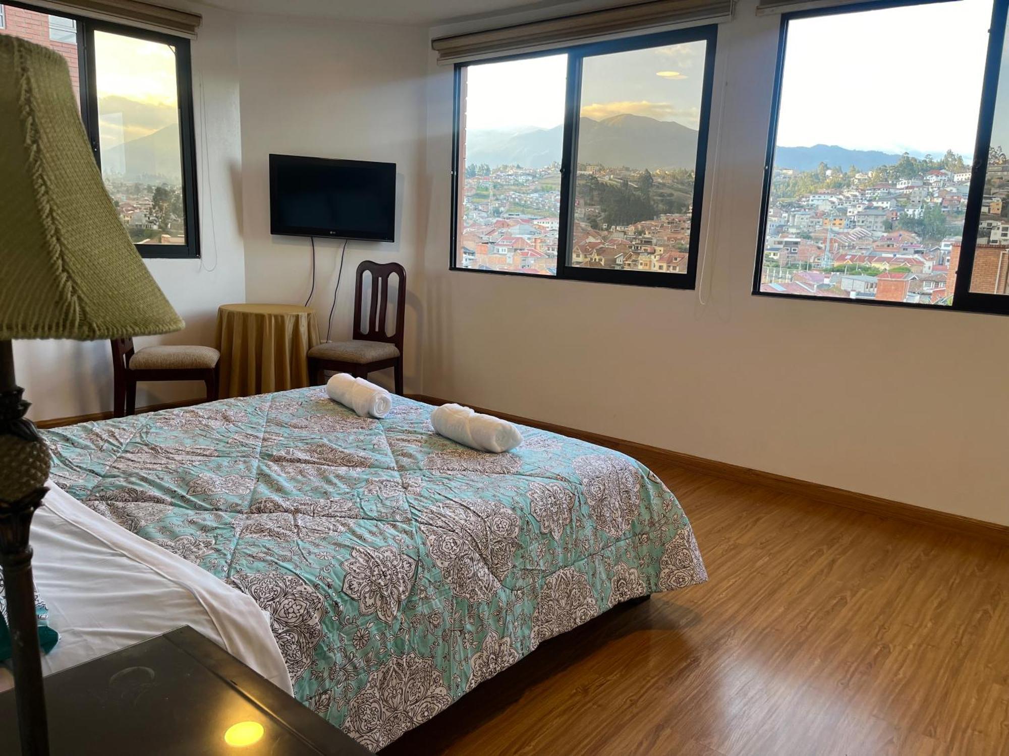 Enorme, 3 Habitaciones, Vista A Toda La Ciudad, Zona Exclusiva, Jacuzzi Cuenca Exterior foto